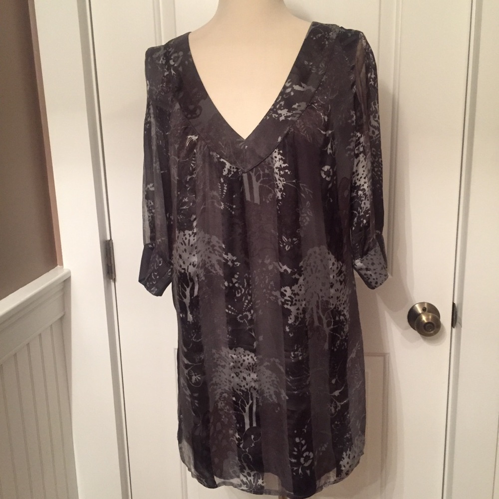 RORY BECA DRESS MINI SHIFT GRAY SILK FLORAL V-NECK 3/4 SLEEVE SIZE M MEDIUM